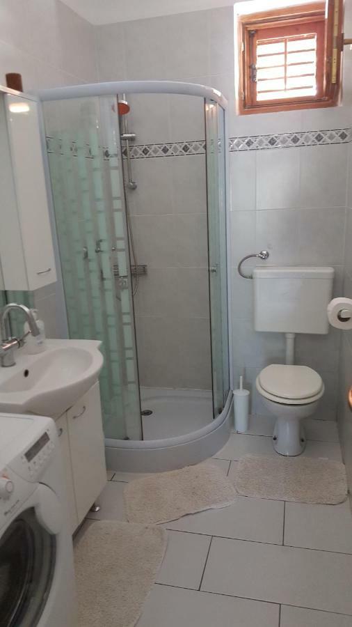 Vera Apartment Kampor ภายนอก รูปภาพ